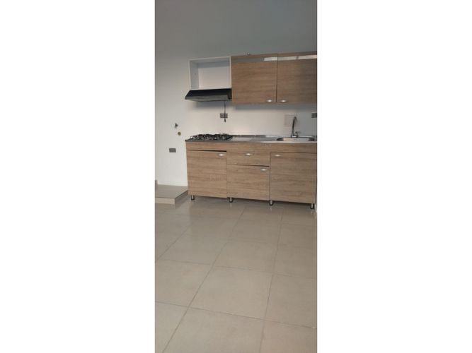 Apartamento de 3 alcobas en venta en Hsd. San Antonio De Carrizal, Girón, 60 m² · foto 2 de 18