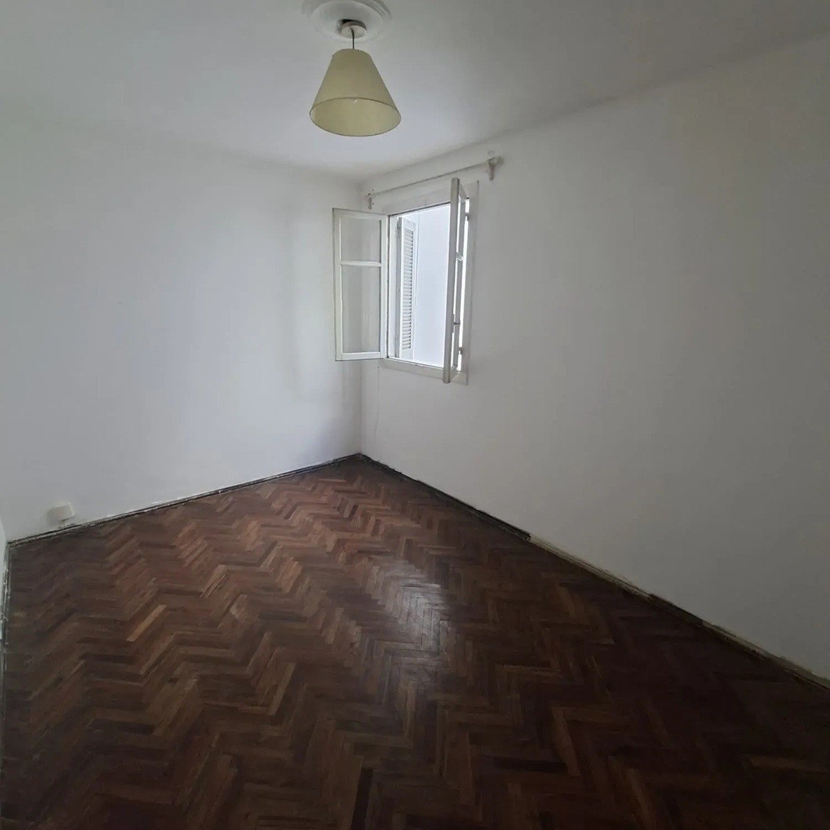 ALQUILER EN CIUDAD VIEJA DE 1 DORMITORIO, OPORTUNIDAD, PATIO, GASTOS COMUNES BAJOS