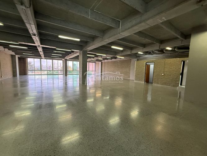 Oficina en arriendo en Guayabal, Medellín, 596 m² · foto 2 de 24
