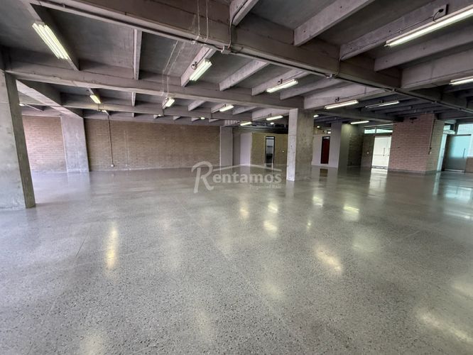 Oficina en arriendo en Guayabal, Medellín, 596 m² · foto 6 de 24