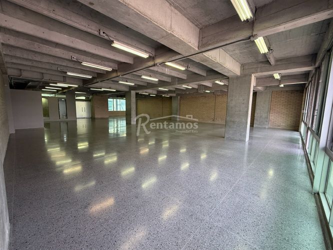 Oficina en arriendo en Guayabal, Medellín, 596 m² · foto 9 de 24