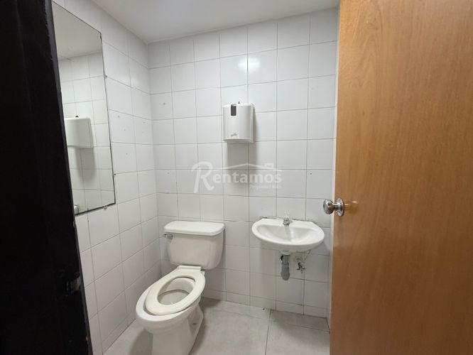 Oficina en arriendo en Guayabal, Medellín, 596 m² · foto 21 de 24