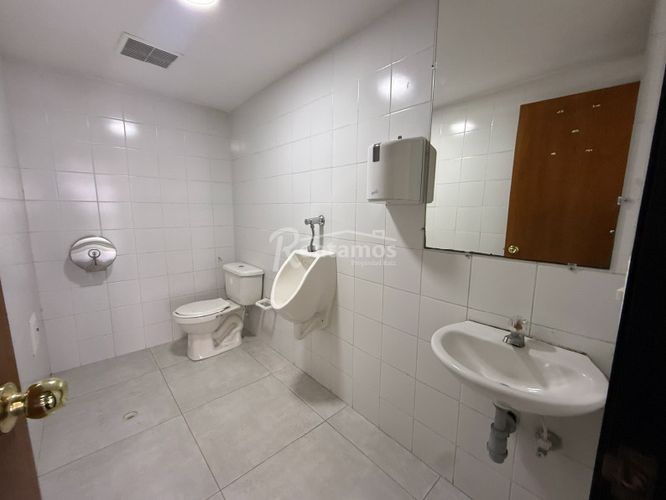 Oficina en arriendo en Guayabal, Medellín, 596 m² · foto 22 de 24