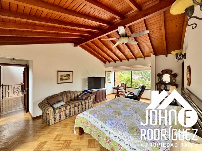 Casa de 4 alcobas en venta en San Lucas, Medellín, 318 m² · foto 11 de 18