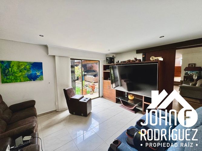 Casa de 4 alcobas en venta en San Lucas, Medellín, 318 m² · foto 7 de 18