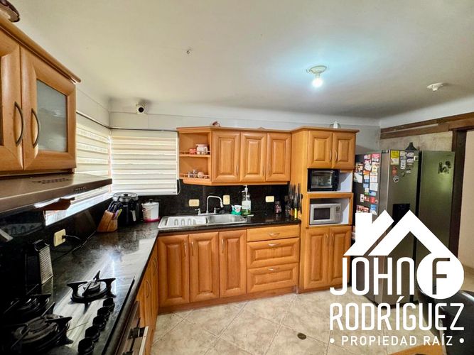 Casa de 4 alcobas en venta en San Lucas, Medellín, 318 m² · foto 8 de 18
