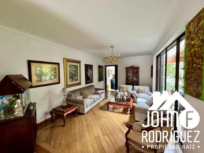 Casa de 4 alcobas en venta en San Lucas, Medellín, 318 m² · foto 2 de 18