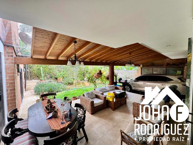Casa de 4 alcobas en venta en San Lucas, Medellín, 318 m² · foto 5 de 18
