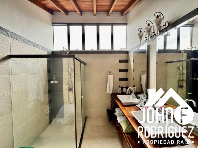 Casa de 4 alcobas en venta en San Lucas, Medellín, 318 m² · foto 13 de 18