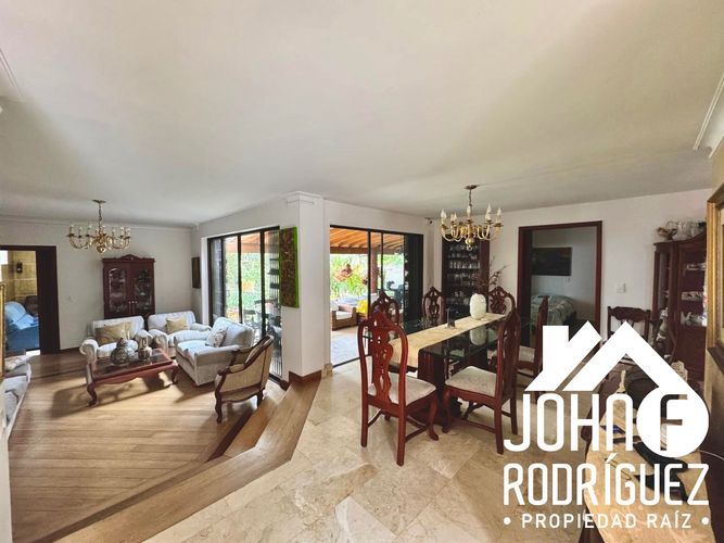 Casa de 4 alcobas en venta en San Lucas, Medellín, 318 m² · foto 3 de 18