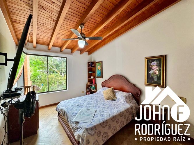 Casa de 4 alcobas en venta en San Lucas, Medellín, 318 m² · foto 14 de 18