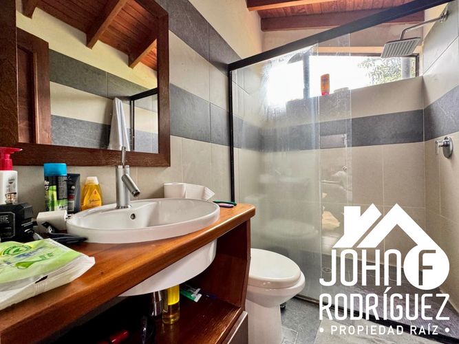 Casa de 4 alcobas en venta en San Lucas, Medellín, 318 m² · foto 15 de 18