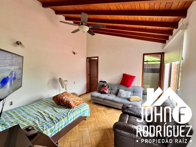 Casa de 4 alcobas en venta en San Lucas, Medellín, 318 m² · foto 16 de 18