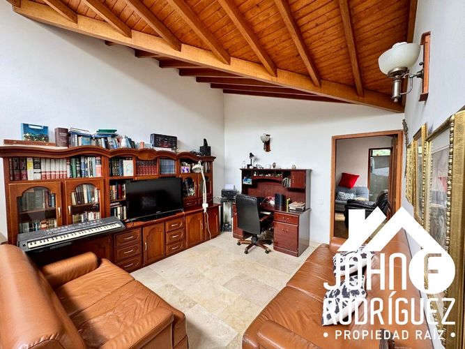 Casa de 4 alcobas en venta en San Lucas, Medellín, 318 m² · foto 17 de 18