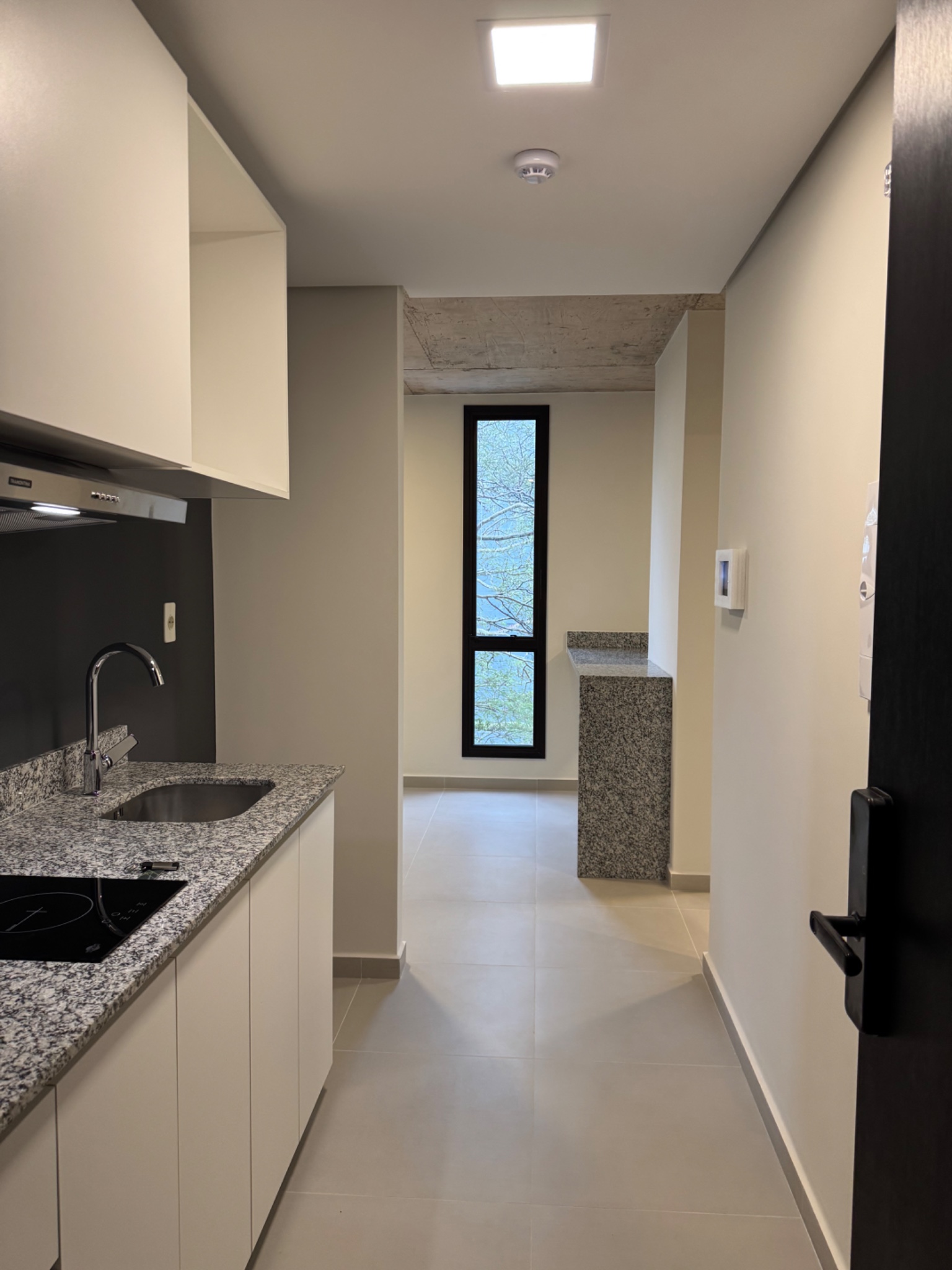 Alquilo Exclusivo Monoambiente en Insignia 6 Luque: ¡Tu Espacio Ideal te Espera!