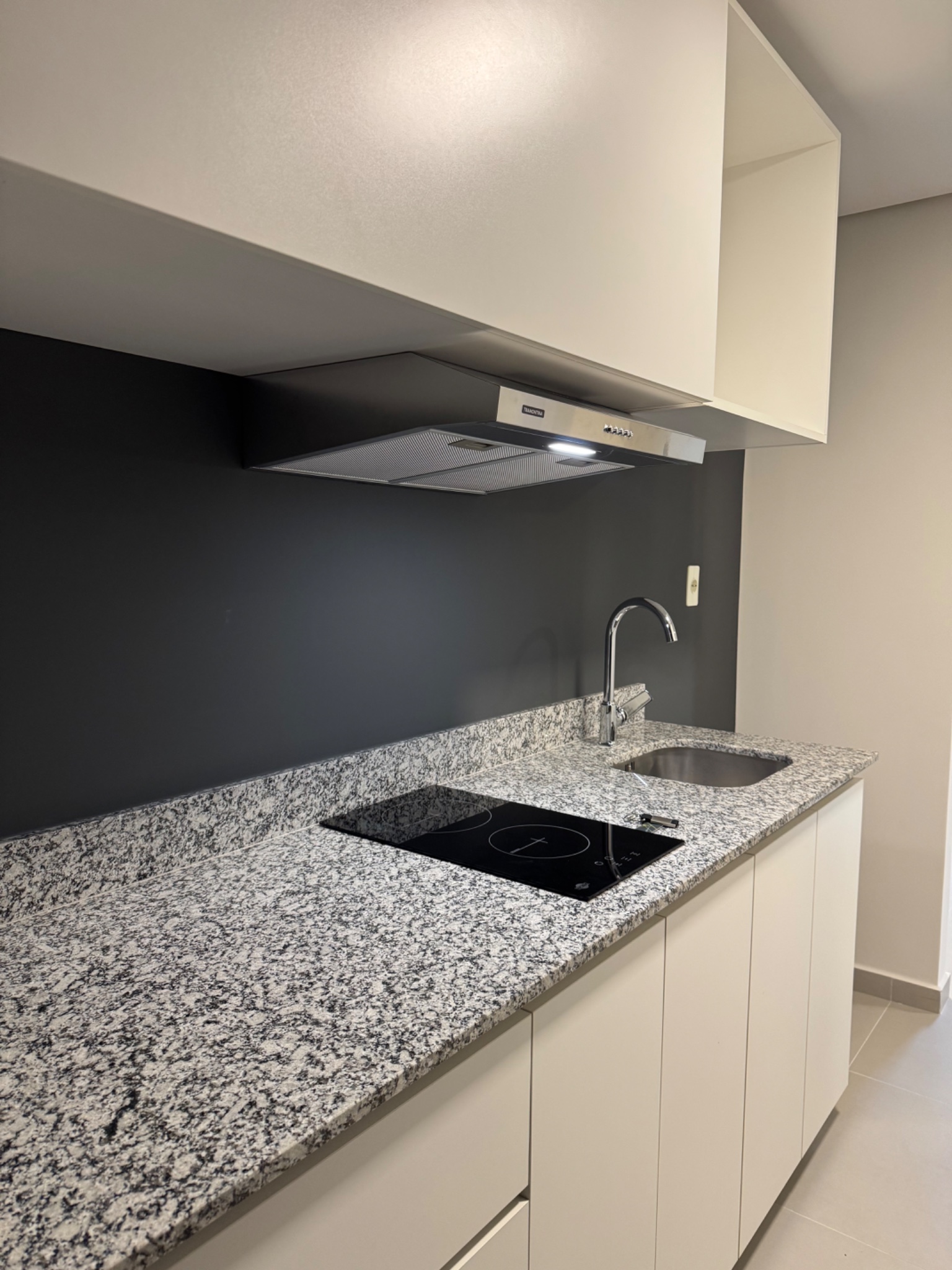 Alquilo Exclusivo Monoambiente en Insignia 6 Luque: ¡Tu Espacio Ideal te Espera! — foto 2
