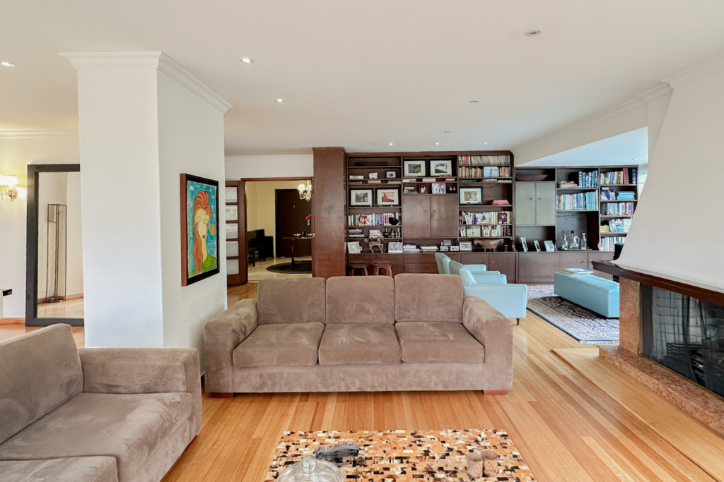 Apartamento en venta en Los Rosales, Bogotá · foto 3 de 20
