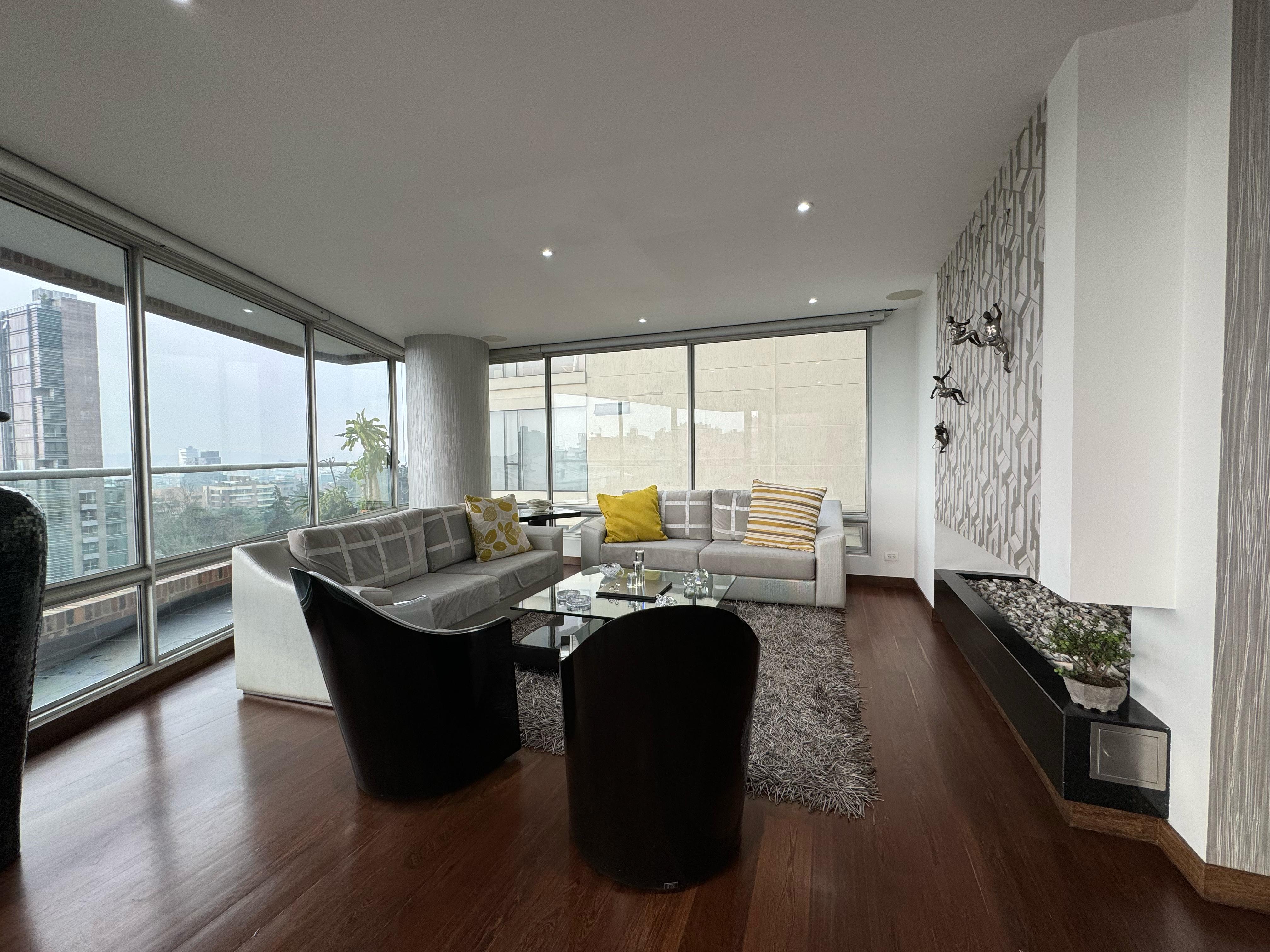 Apartamento en venta en Chicó Alto, Bogotá · foto 2 de 24