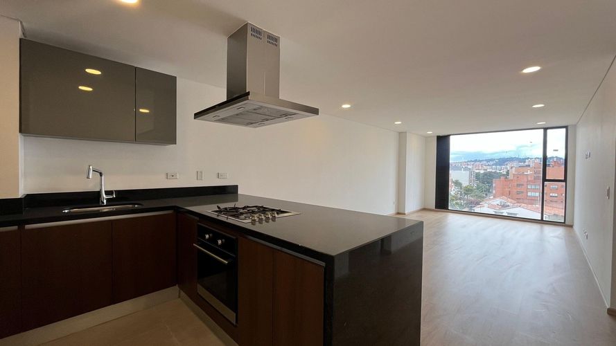 Apartamento de 2 alcobas en venta en Los Cedritos, Bogotá, 82 m² · foto 2 de 24