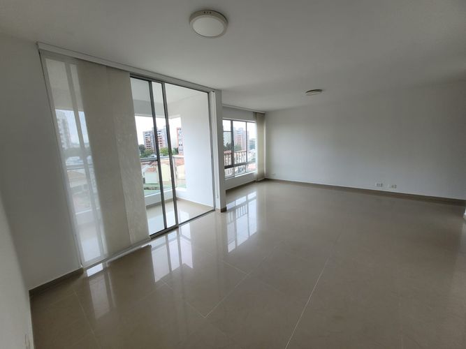 Apartamento de 3 alcobas en venta en Ciudad Jardin, Cali, 107 m² · foto 3 de 18