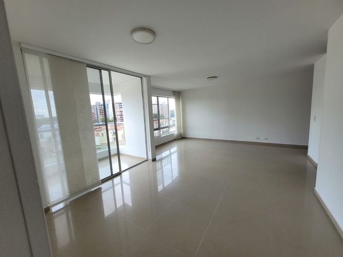 Apartamento de 3 alcobas en venta en Ciudad Jardin, Cali, 107 m² · foto 5 de 18