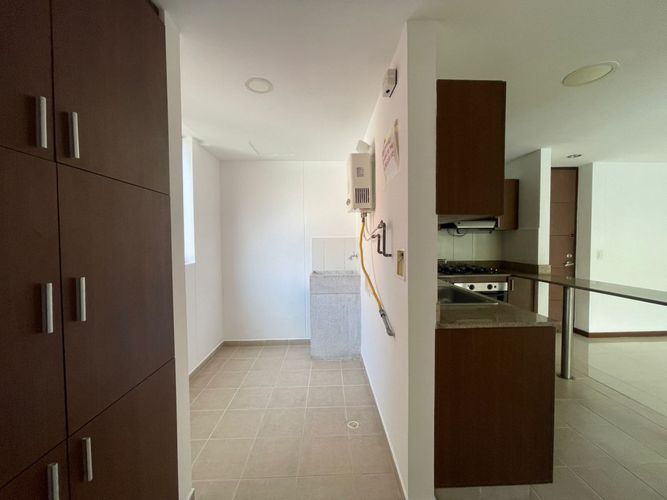 Apartamento de 3 alcobas en arriendo en Zuñiga, Envigado, 129 m² · foto 4 de 18