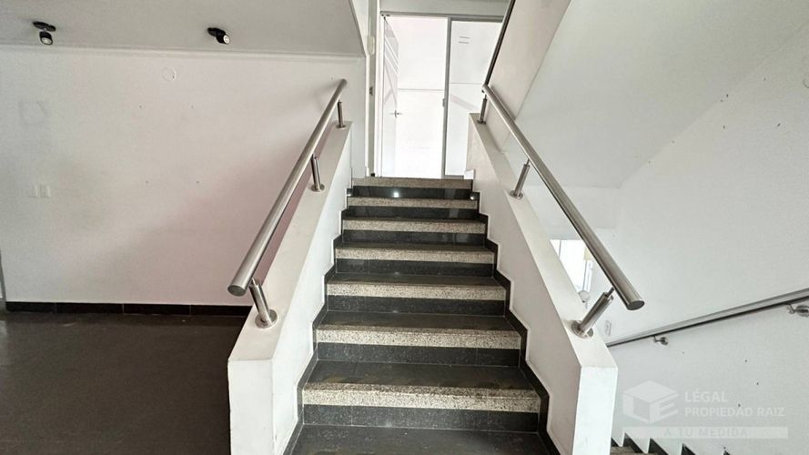 Casa de 22 alcobas en arriendo en Calasanz, Medellín, 600 m² · foto 3 de 8