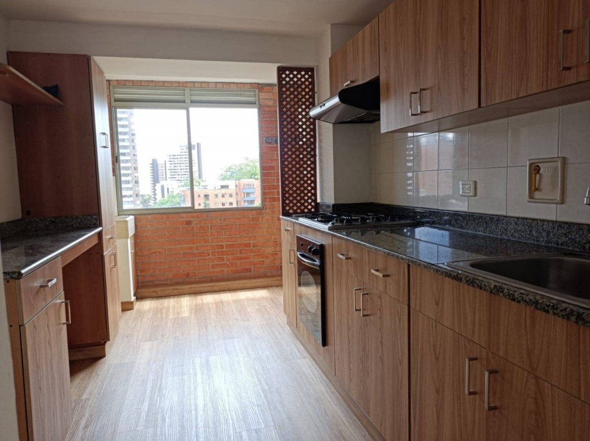 Apartamento en arriendo en Los Balsos, Medellín · foto 3 de 19