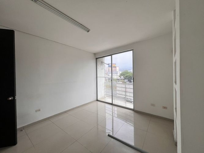 Edificio en arriendo en Cañaverales, Cali, 230 m² · foto 4 de 18
