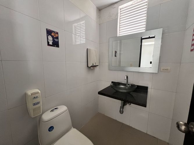 Edificio en arriendo en Cañaverales, Cali, 230 m² · foto 9 de 18