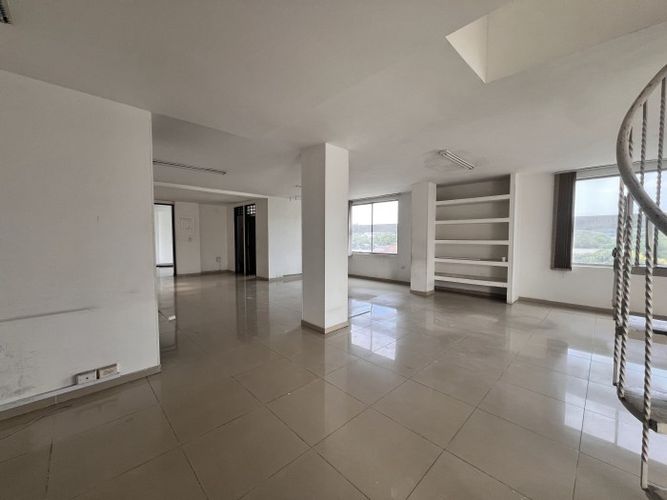 Edificio en arriendo en Cañaverales, Cali, 230 m² · foto 13 de 18