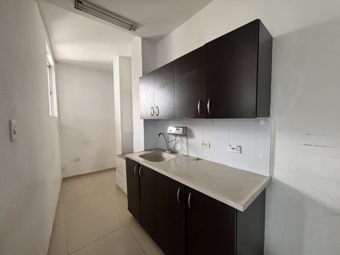 Edificio en arriendo en Cañaverales, Cali, 230 m² · foto 14 de 18