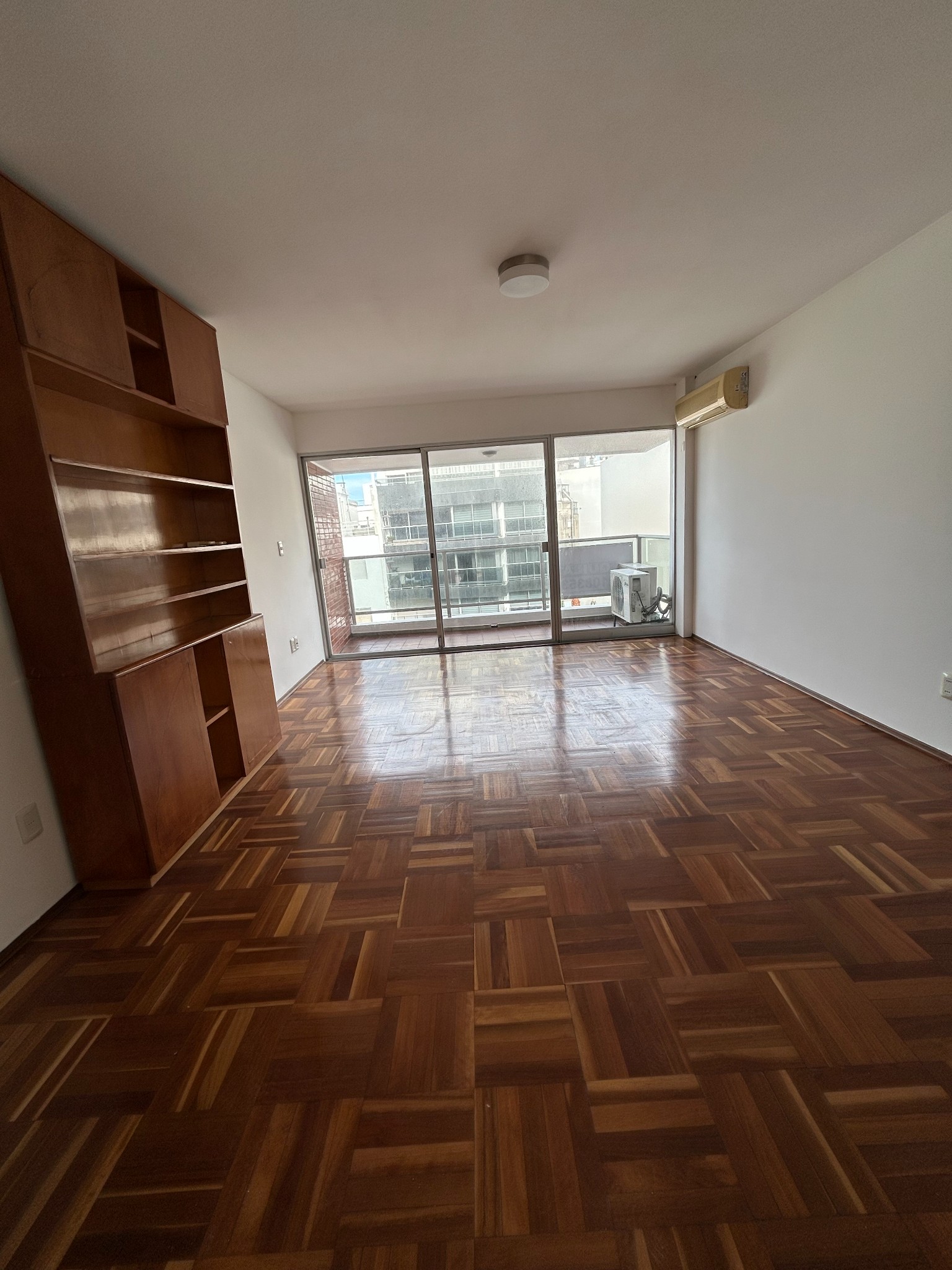 Alquiler apartamento 2 dormitorios 2 terrazas piso alto 21 y Rambla Pocitos - Vista