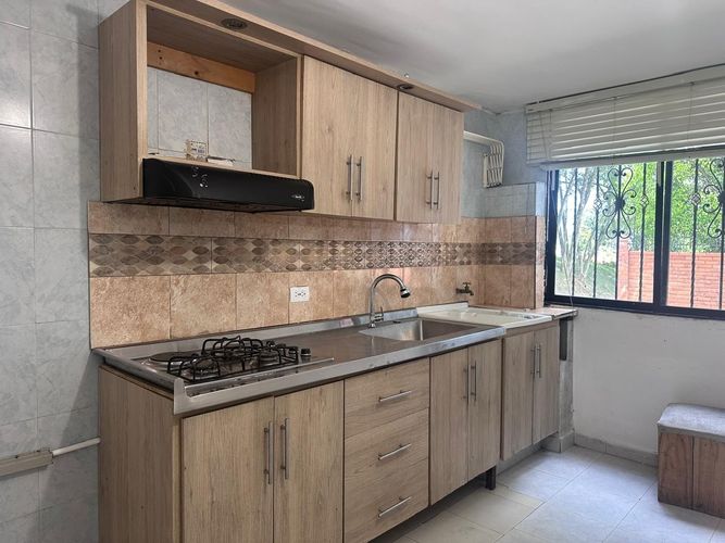 Oficina en arriendo en Los Naranjos, Medellín, 90 m² · foto 2 de 13