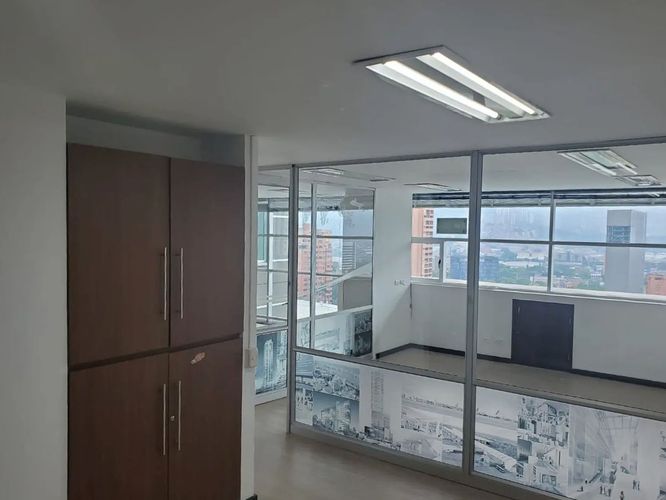 Oficina en venta en El Poblado, Medellín, 170 m² · foto 3 de 10