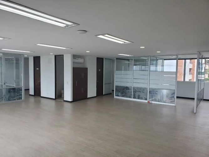 Oficina en venta en El Poblado, Medellín, 170 m² · foto 6 de 10