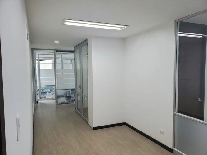 Oficina en venta en El Poblado, Medellín, 170 m² · foto 8 de 10