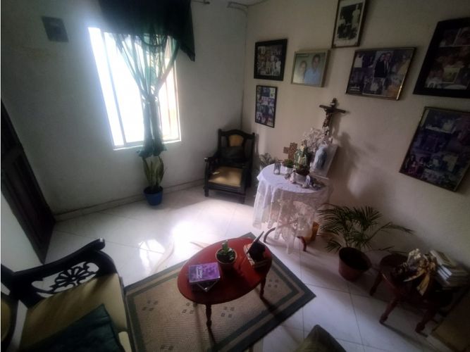 Casa de 6 alcobas en venta en La Milagrosa, Medellín, 124 m² · foto 2 de 24