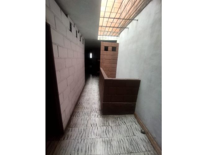 Casa de 6 alcobas en venta en La Milagrosa, Medellín, 124 m² · foto 7 de 24