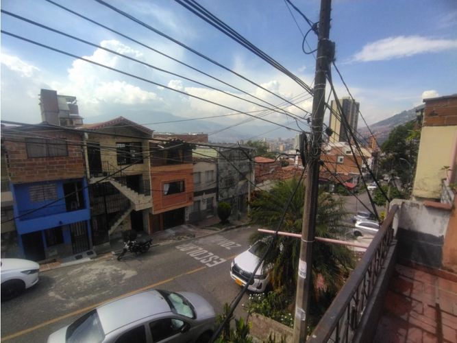 Casa de 6 alcobas en venta en La Milagrosa, Medellín, 124 m² · foto 21 de 24