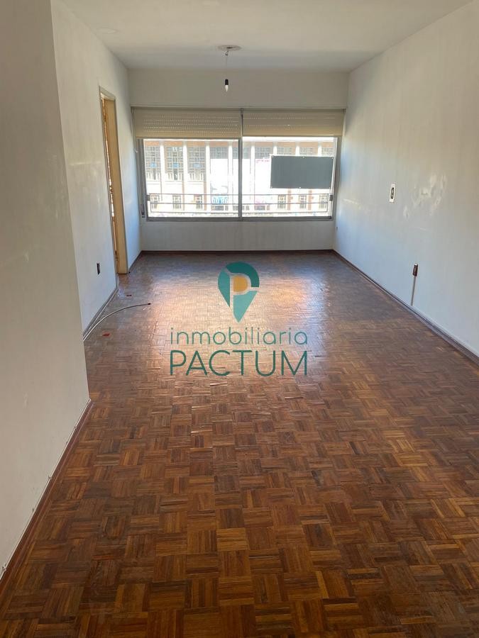 Venta Apartamento Al Frente 3 Dormitorios 2 Baños Calefacción Portería en Centro