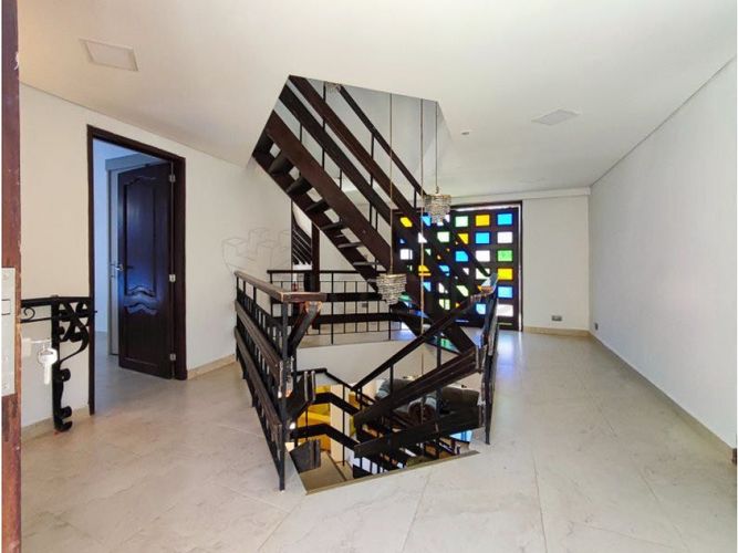 Casa de 5 alcobas en arriendo en Santa Elena, Medellín, 400 m² · foto 8 de 10