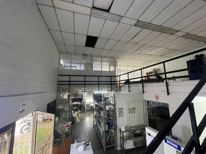 Bodega en arriendo en Cristo Rey, Medellín, 200 m² · foto 12 de 15
