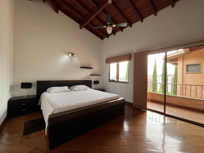 Casa de 4 alcobas en venta en Escobero, Envigado, 1753 m² · foto 9 de 20