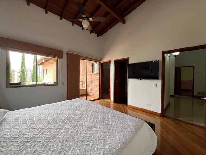 Casa de 4 alcobas en venta en Escobero, Envigado, 1753 m² · foto 16 de 20