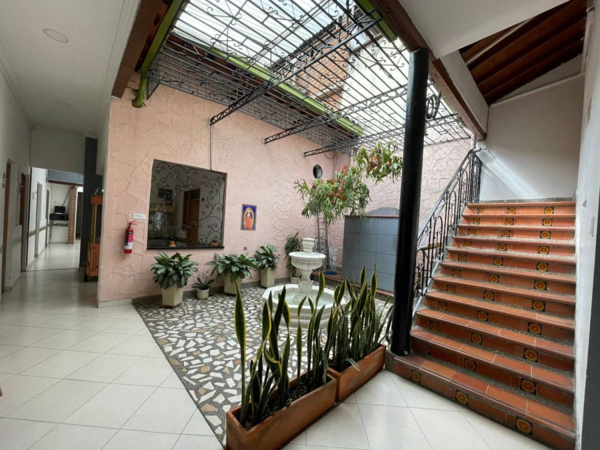 Casa en arriendo en Laureles, Medellín · foto 2 de 7
