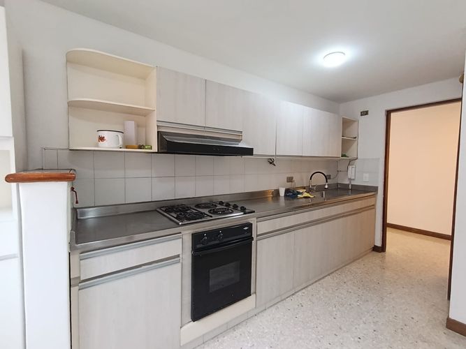Apartamento de 3 alcobas en arriendo en Castropol, Medellín, 110 m² · foto 5 de 20