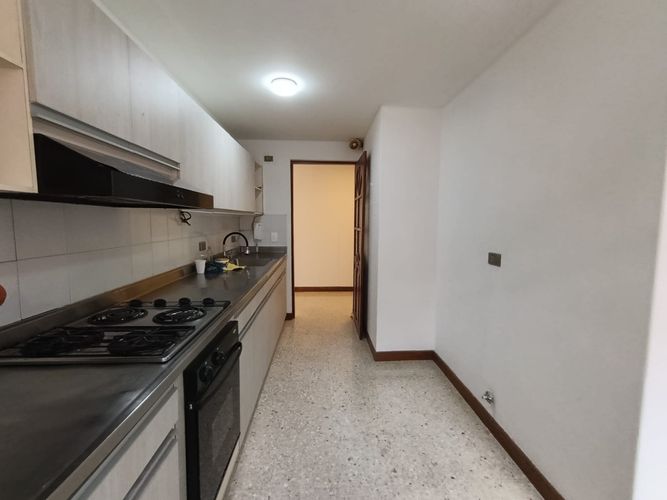 Apartamento de 3 alcobas en arriendo en Castropol, Medellín, 110 m² · foto 6 de 20
