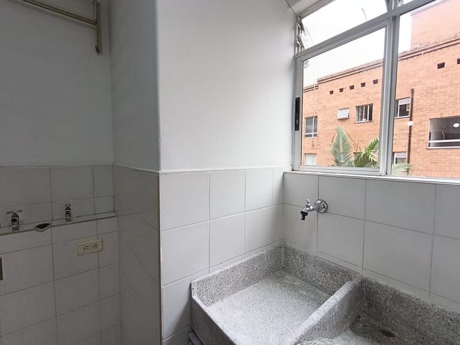 Apartamento de 3 alcobas en arriendo en Castropol, Medellín, 110 m² · foto 8 de 20