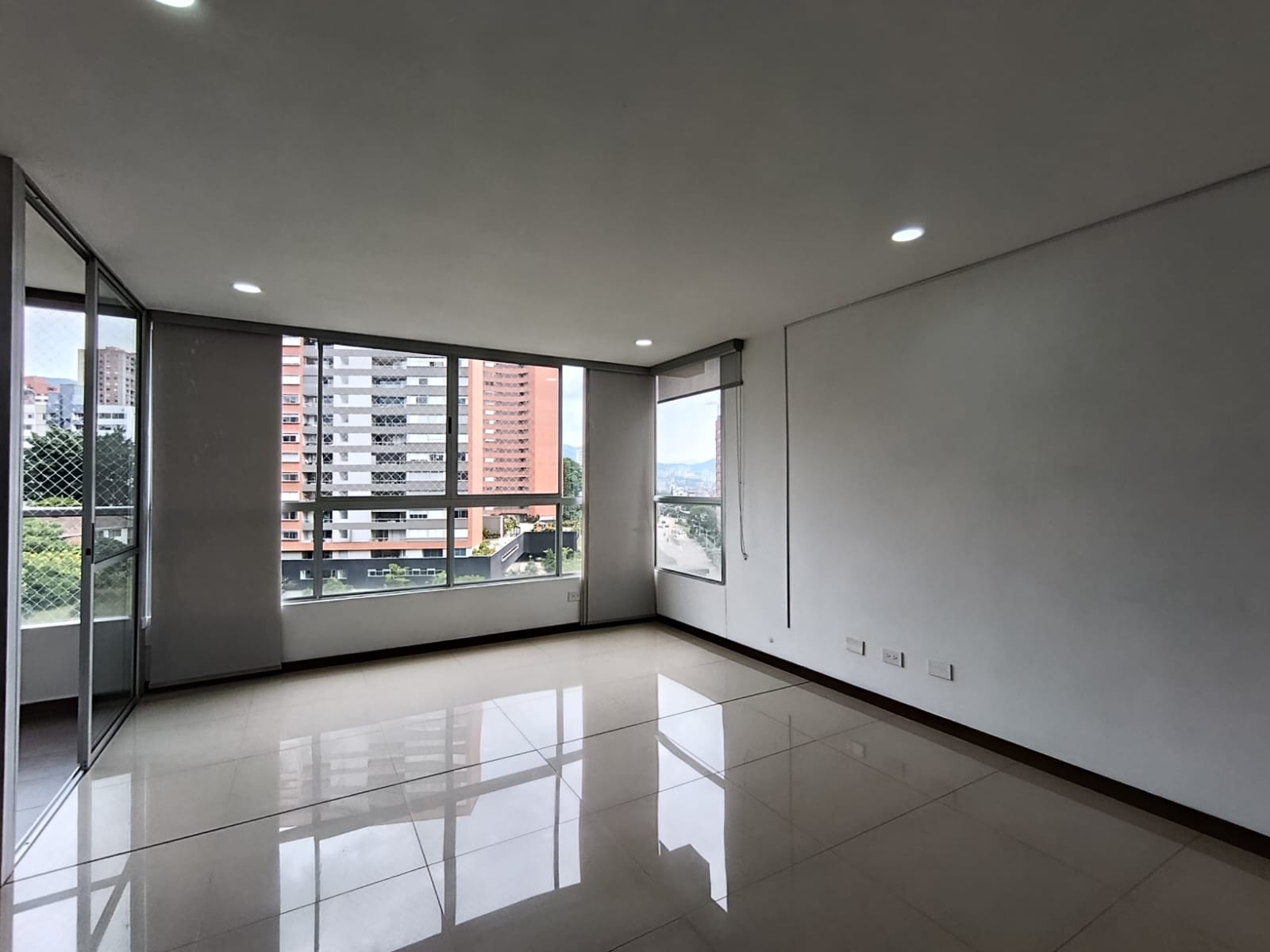 Apartamento en arriendo en El Poblado, Medellín · foto 2 de 13